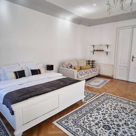 Crown Jewels Centre Sibiu Apartment Exterior foto